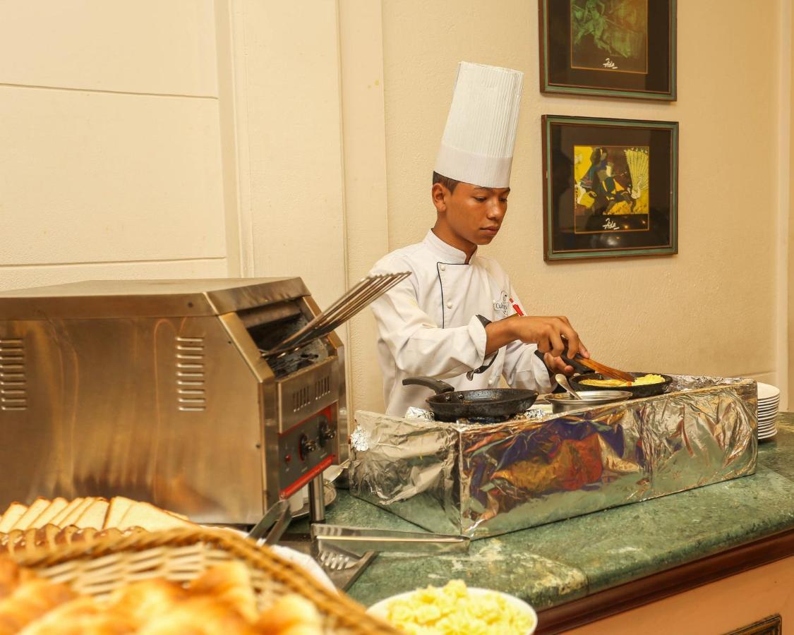Grand Hotel Kathmandu Exterior foto