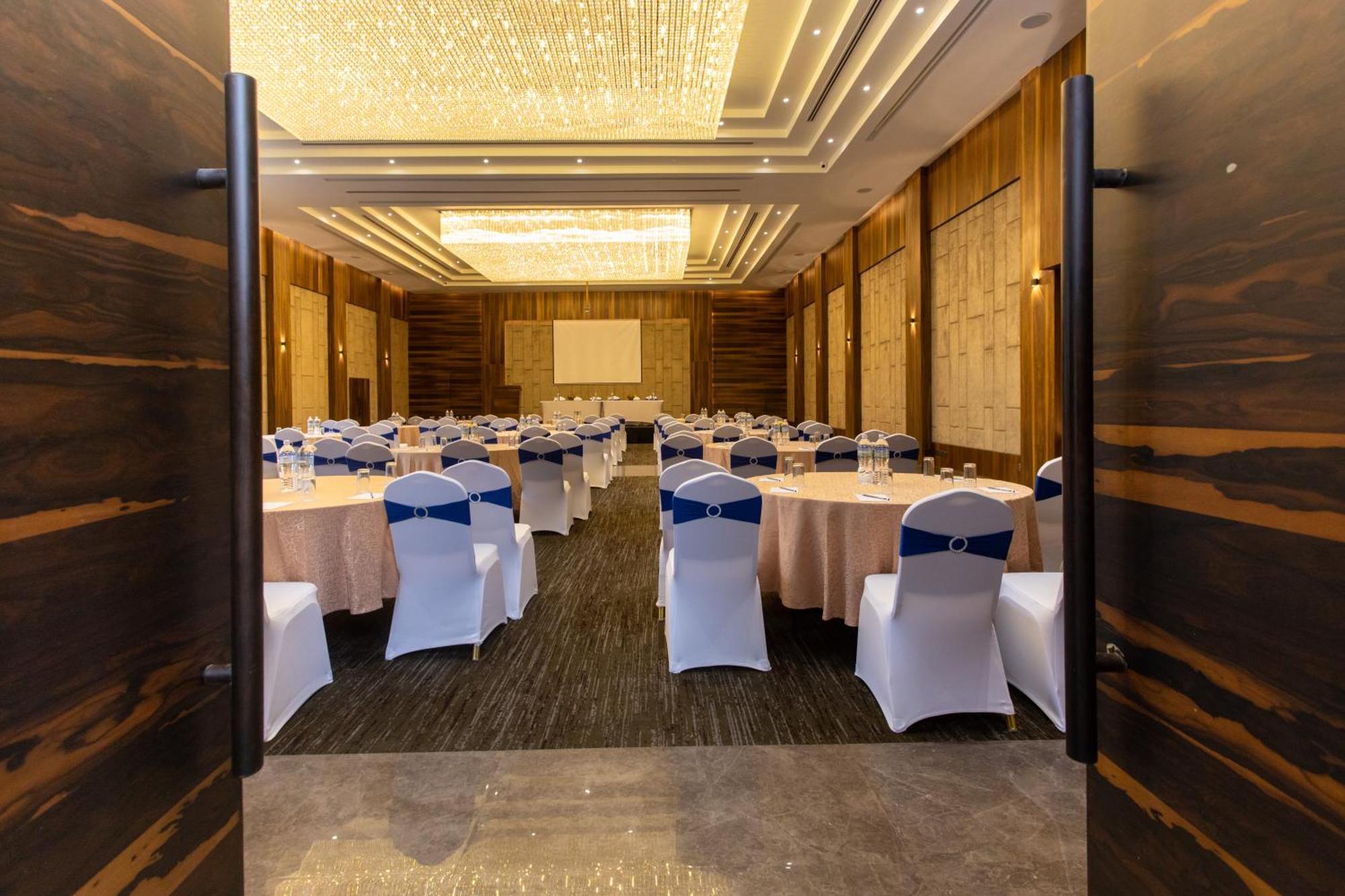 Grand Hotel Kathmandu Exterior foto