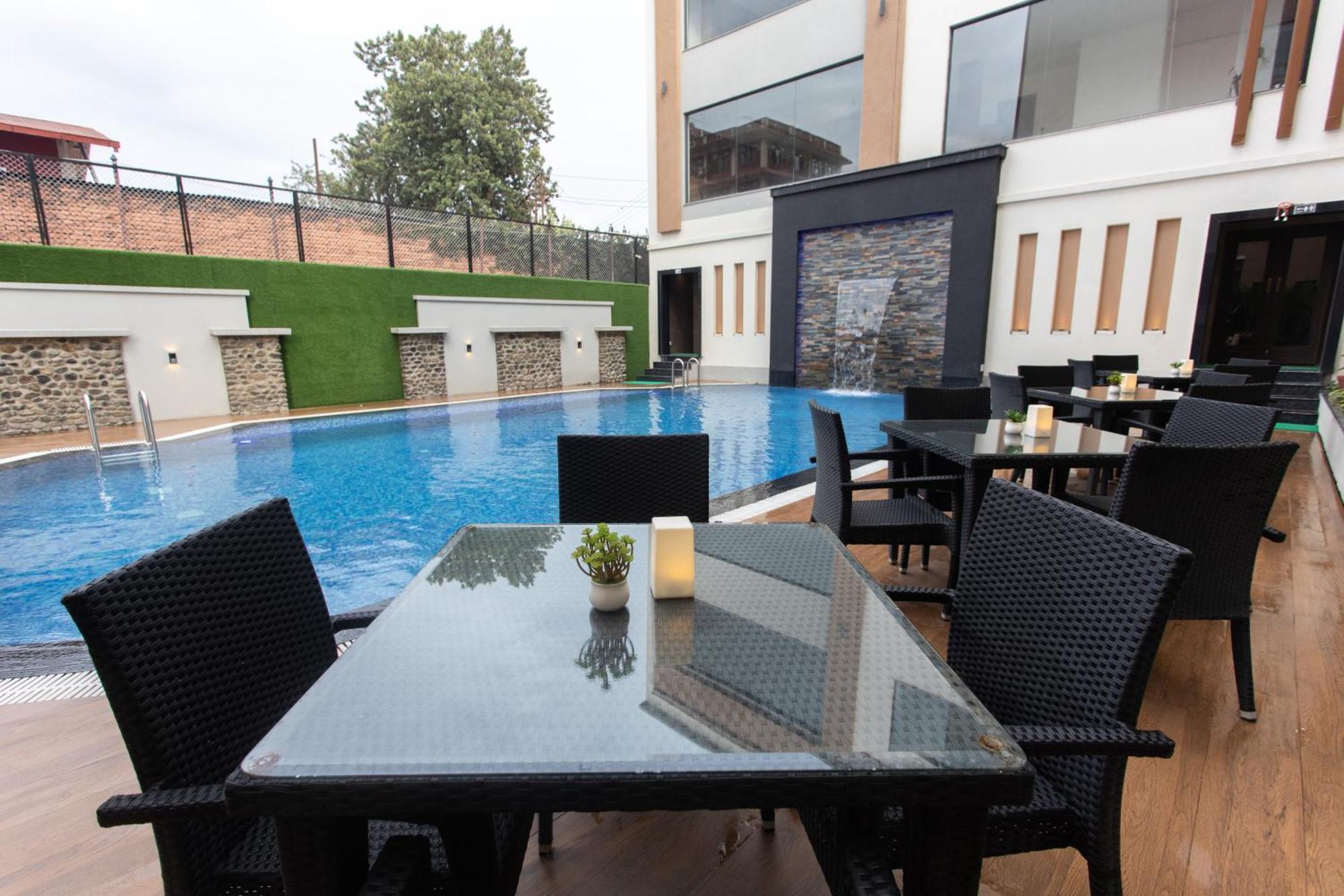 Grand Hotel Kathmandu Exterior foto