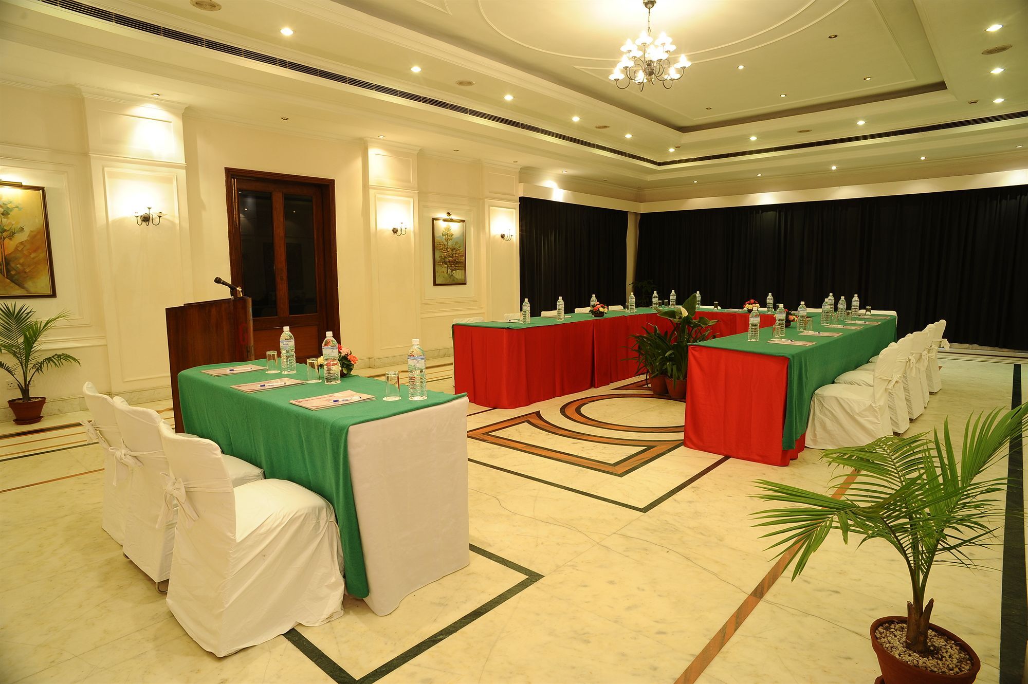 Grand Hotel Kathmandu Exterior foto